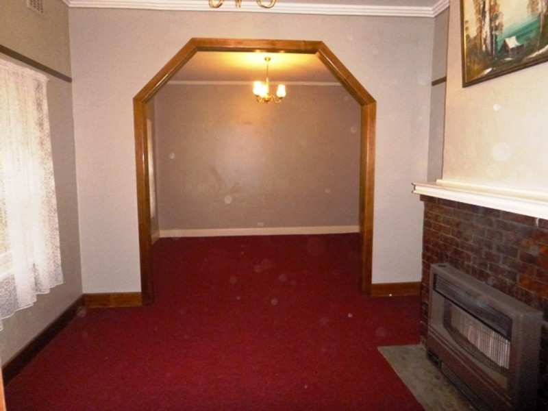 18 Railway Avenue, Drouin VIC 3818