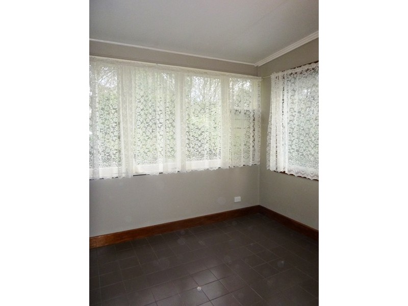 18 Railway Avenue, Drouin VIC 3818