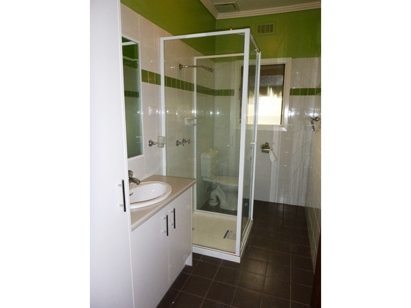 18 Railway Avenue, Drouin VIC 3818