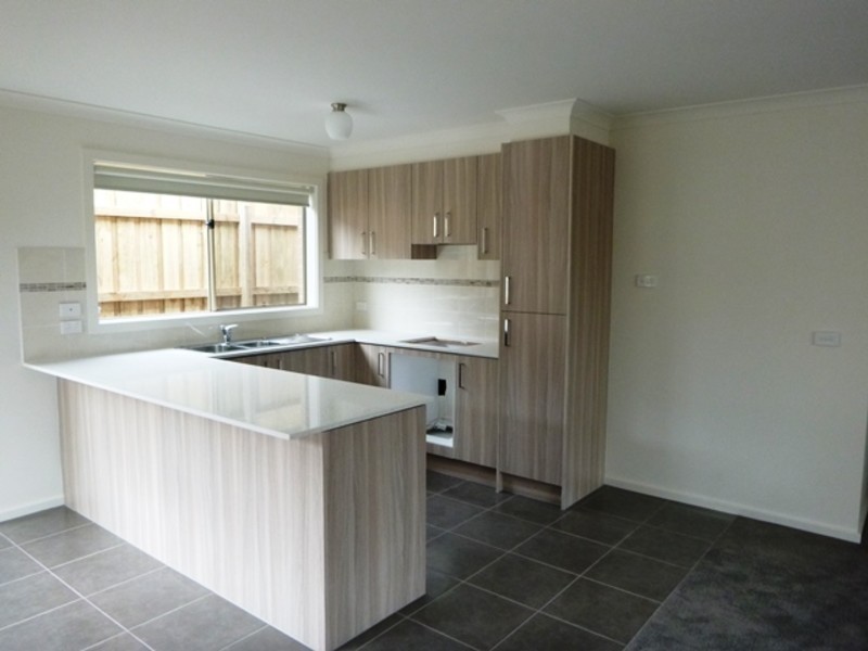 4/9 Shakespeare Court, Drouin VIC 3818