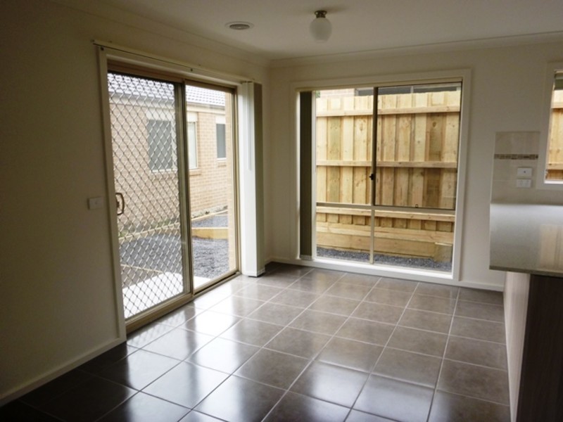 4/9 Shakespeare Court, Drouin VIC 3818