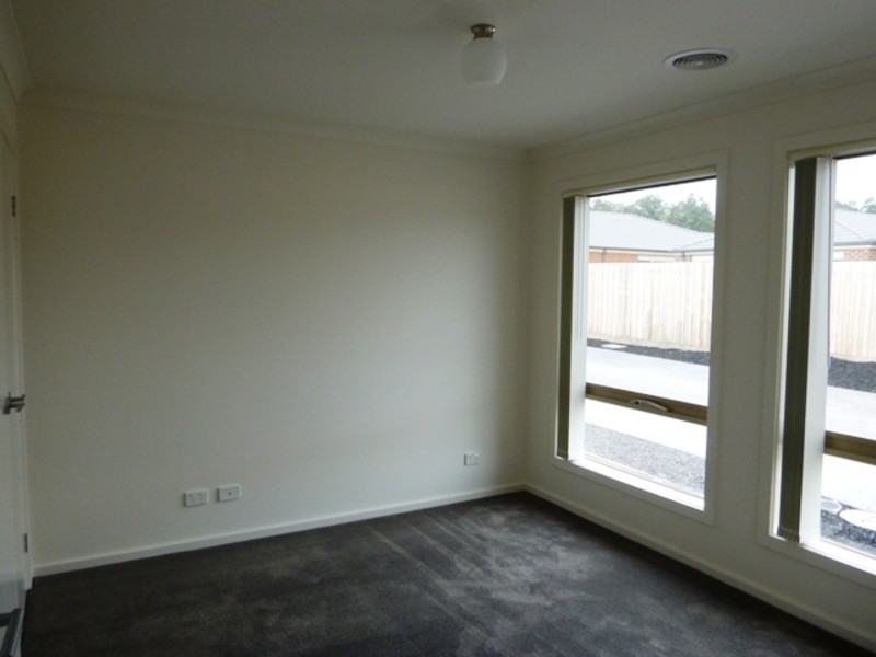 4/9 Shakespeare Court, Drouin VIC 3818