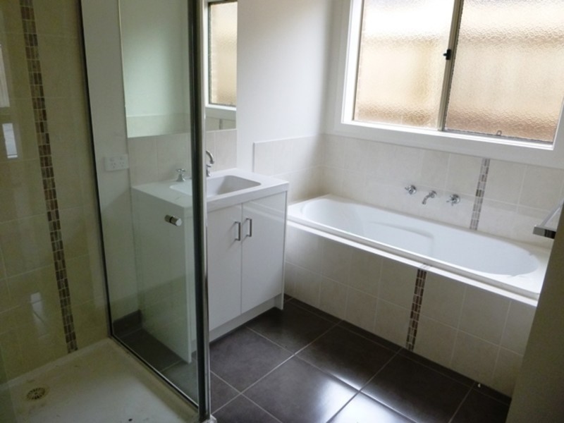 4/9 Shakespeare Court, Drouin VIC 3818