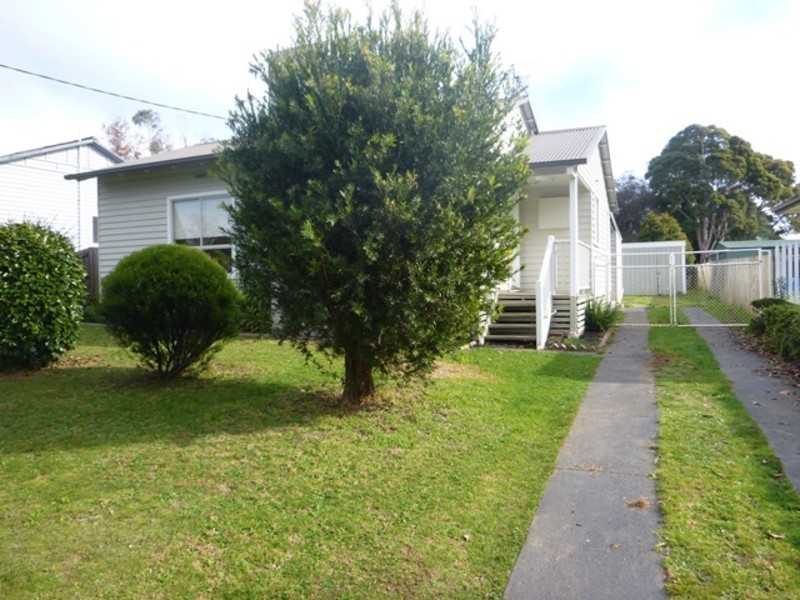 11 Centre Avenue, Warragul VIC 3820