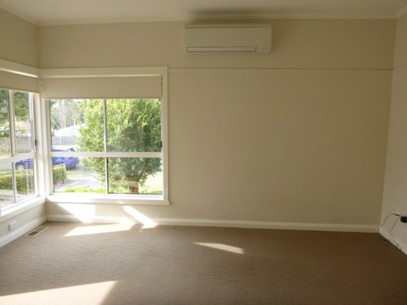 11 Centre Avenue, Warragul VIC 3820