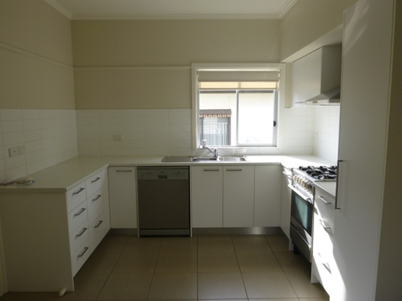 11 Centre Avenue, Warragul VIC 3820