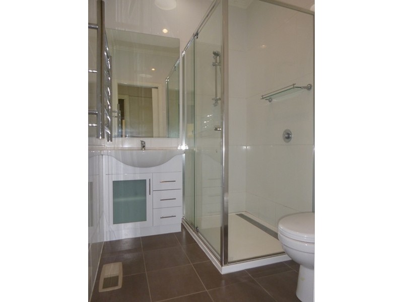 11 Centre Avenue, Warragul VIC 3820