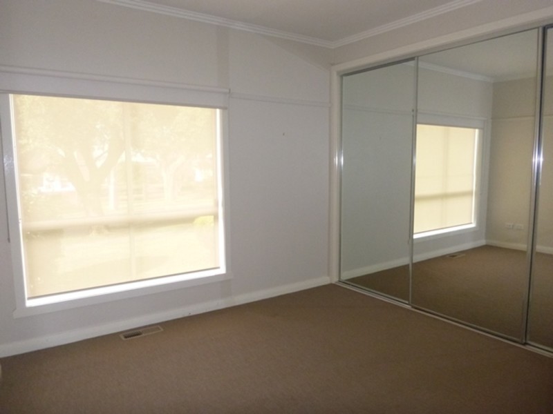 11 Centre Avenue, Warragul VIC 3820
