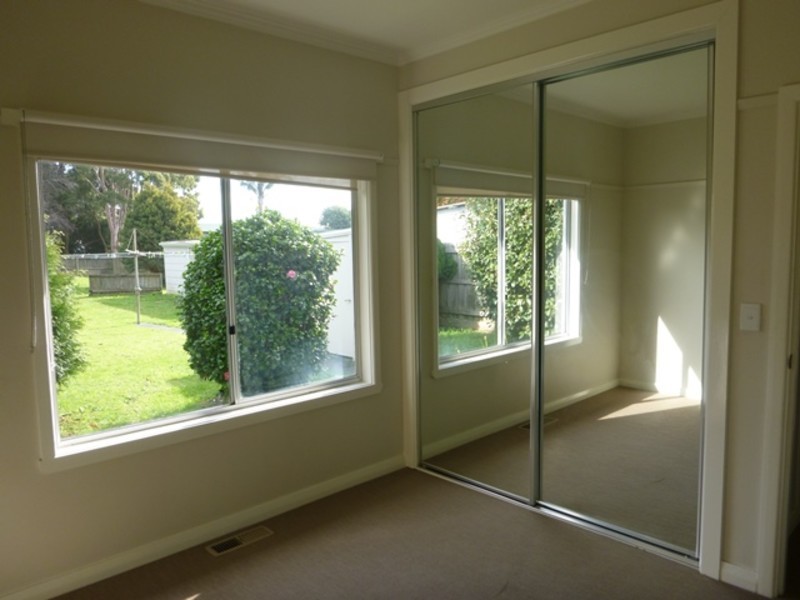 11 Centre Avenue, Warragul VIC 3820