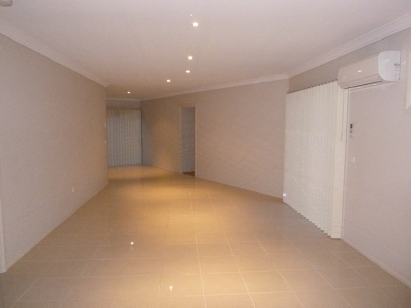 1/4 Palm Square, Drouin VIC 3818