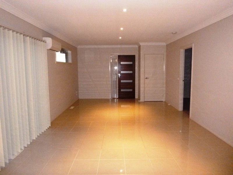 1/4 Palm Square, Drouin VIC 3818