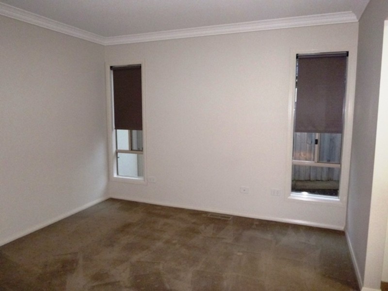 1/4 Palm Square, Drouin VIC 3818