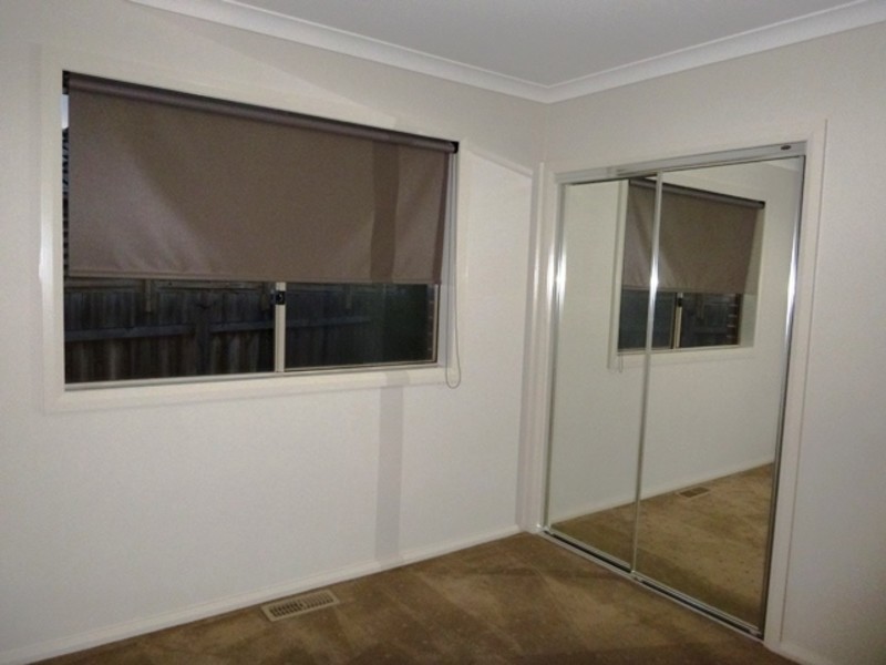 1/4 Palm Square, Drouin VIC 3818