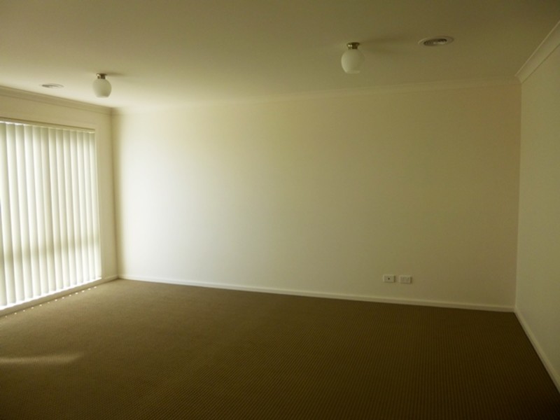 19 Shakespeare Court, Drouin VIC 3818