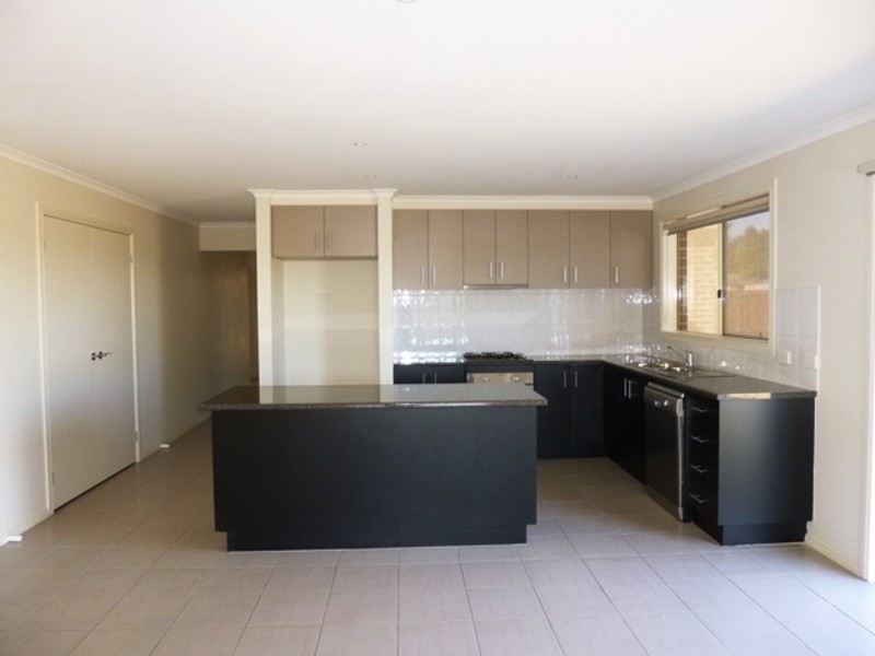 26 Hatfield Drive, Drouin VIC 3818