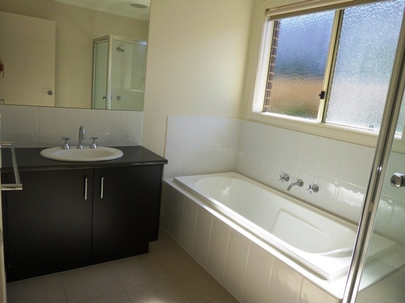 26 Hatfield Drive, Drouin VIC 3818