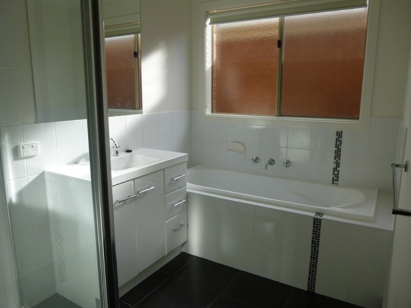 3/14 Shakespeare Court, Drouin VIC 3818