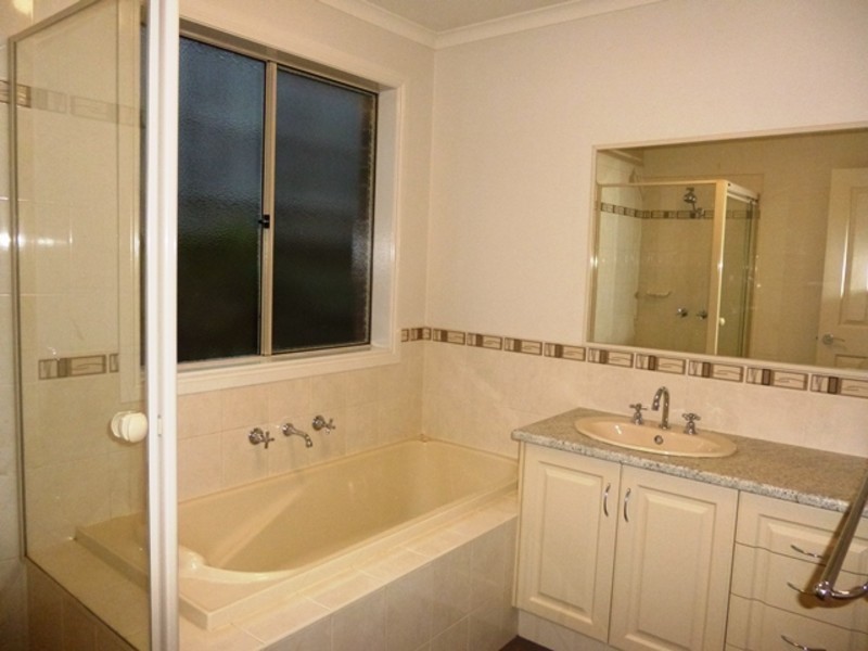 6 Toorongo Street, Drouin VIC 3818