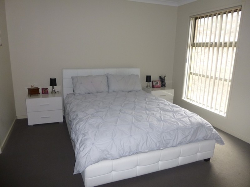 24 Kensington Square, Drouin VIC 3818