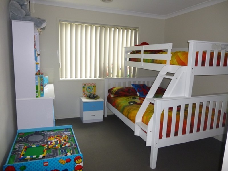 24 Kensington Square, Drouin VIC 3818