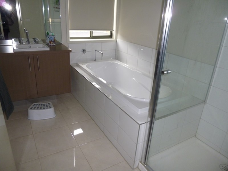 24 Kensington Square, Drouin VIC 3818