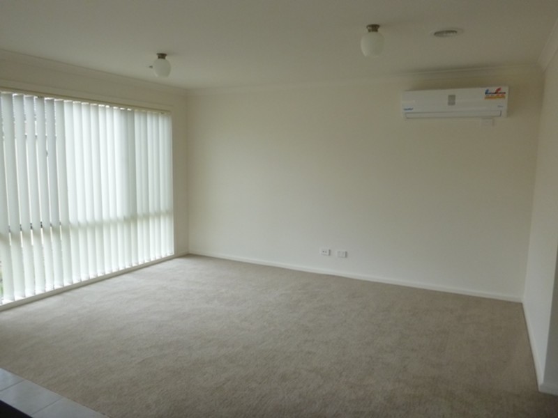 15/9 Shakespeare Court, Drouin VIC 3818