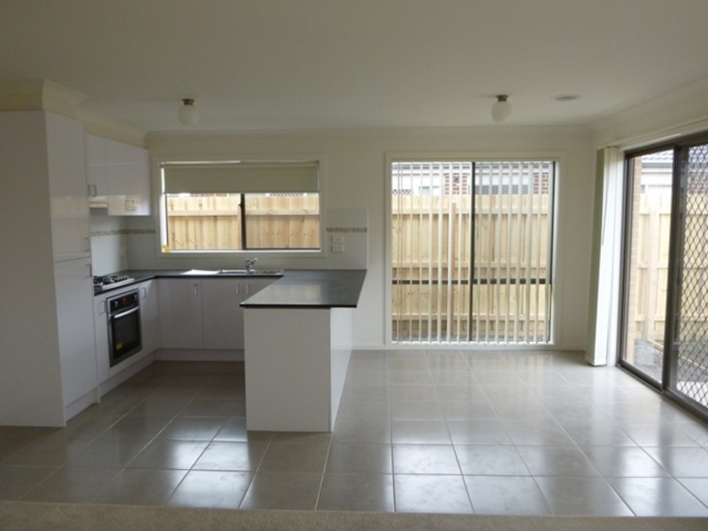 15/9 Shakespeare Court, Drouin VIC 3818