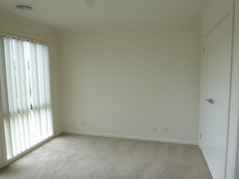 15/9 Shakespeare Court, Drouin VIC 3818