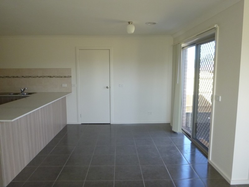 15/9 Shakespeare Court, Drouin VIC 3818