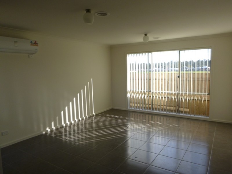 15/9 Shakespeare Court, Drouin VIC 3818
