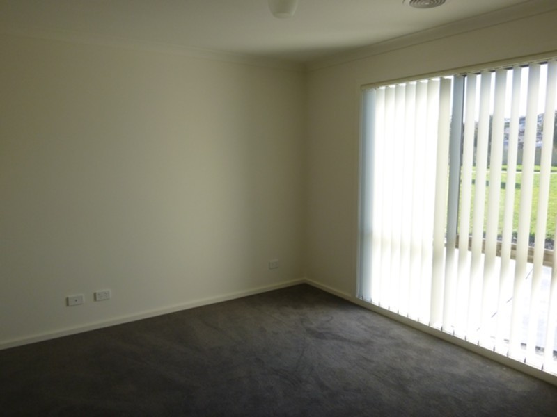 15/9 Shakespeare Court, Drouin VIC 3818