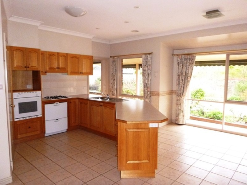 2 Pepperell Drive, Drouin VIC 3818