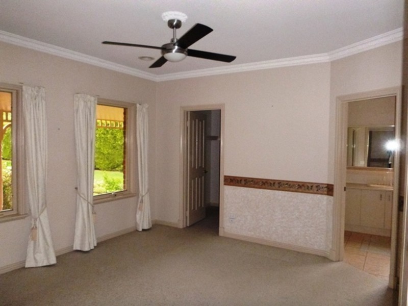 2 Pepperell Drive, Drouin VIC 3818