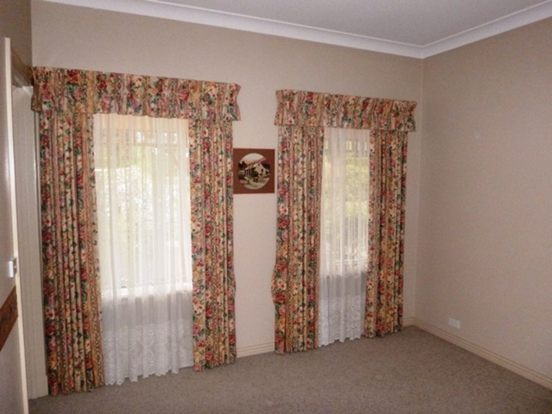 2 Pepperell Drive, Drouin VIC 3818