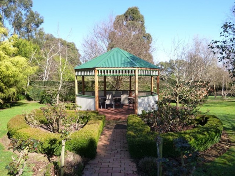 2 Pepperell Drive, Drouin VIC 3818
