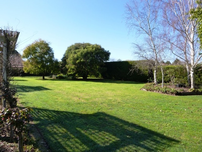 2 Pepperell Drive, Drouin VIC 3818