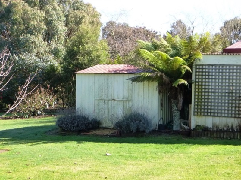2 Pepperell Drive, Drouin VIC 3818