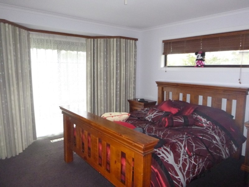 14 Acacia Street, Drouin VIC 3818