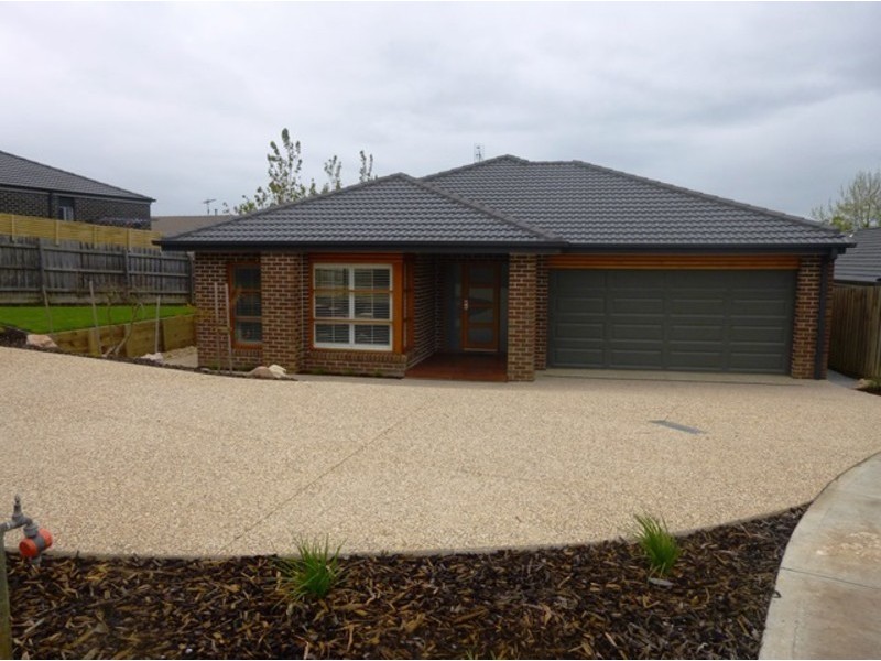 5 Namel Court, Drouin VIC 3818