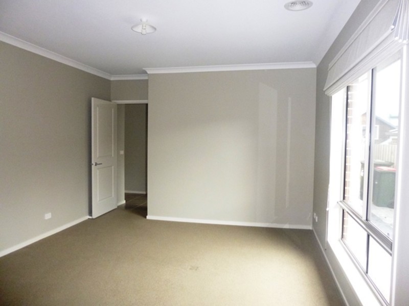 5 Namel Court, Drouin VIC 3818