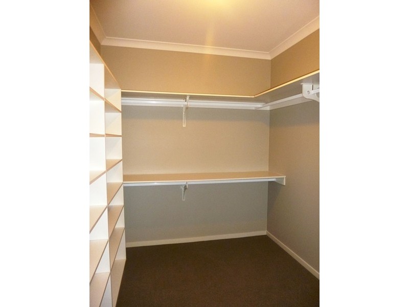 5 Namel Court, Drouin VIC 3818