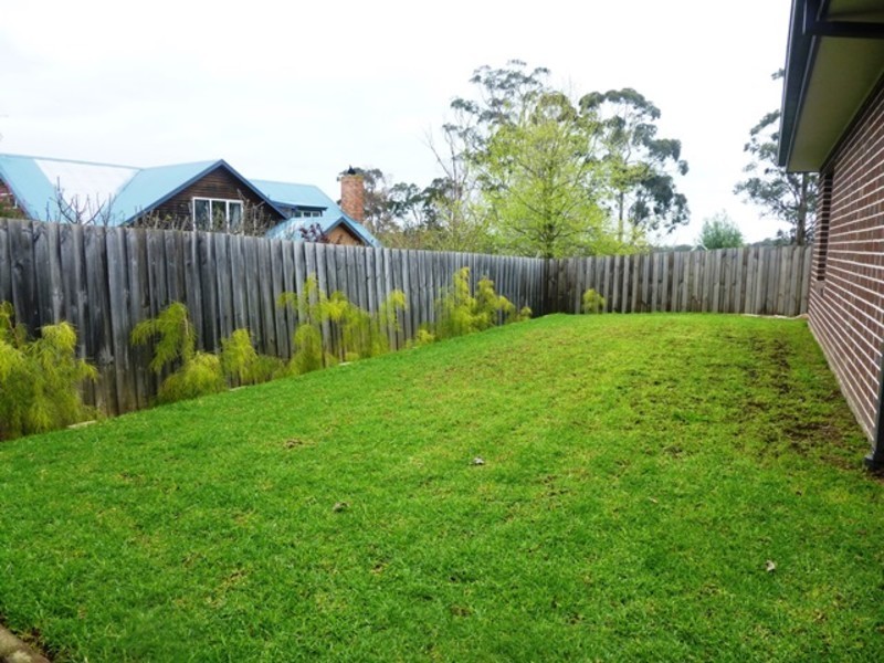 5 Namel Court, Drouin VIC 3818