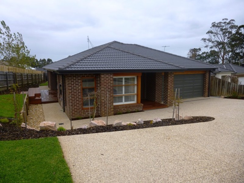 5 Namel Court, Drouin VIC 3818