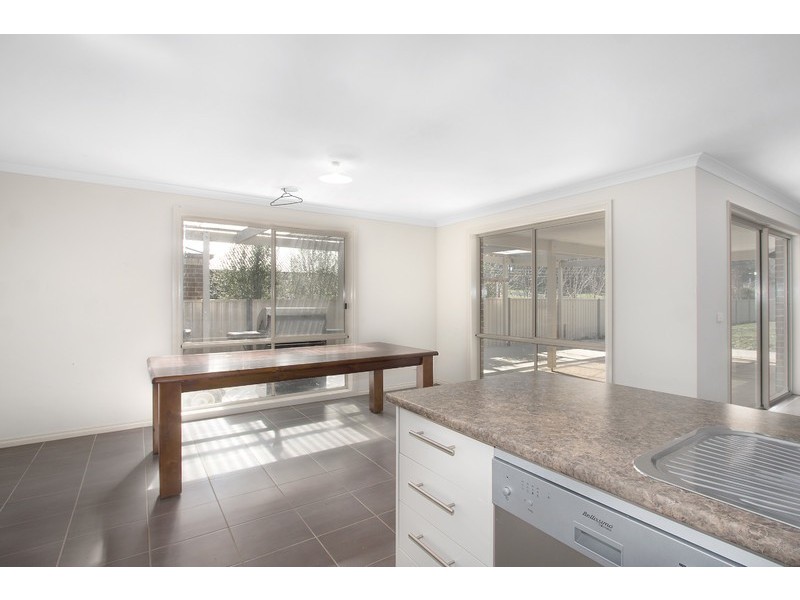 5 Mineral Court, Drouin VIC 3818