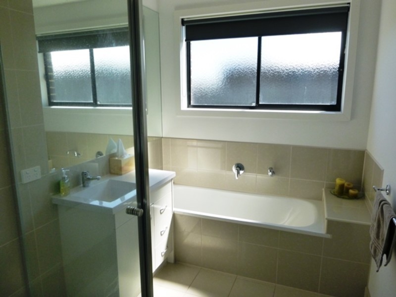 2 Wordsworth Court, Drouin VIC 3818