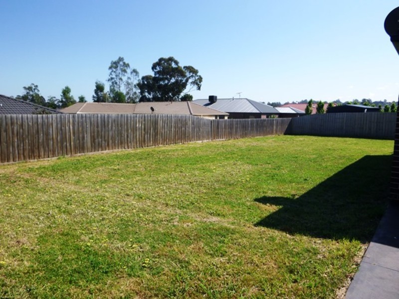 2 Wordsworth Court, Drouin VIC 3818