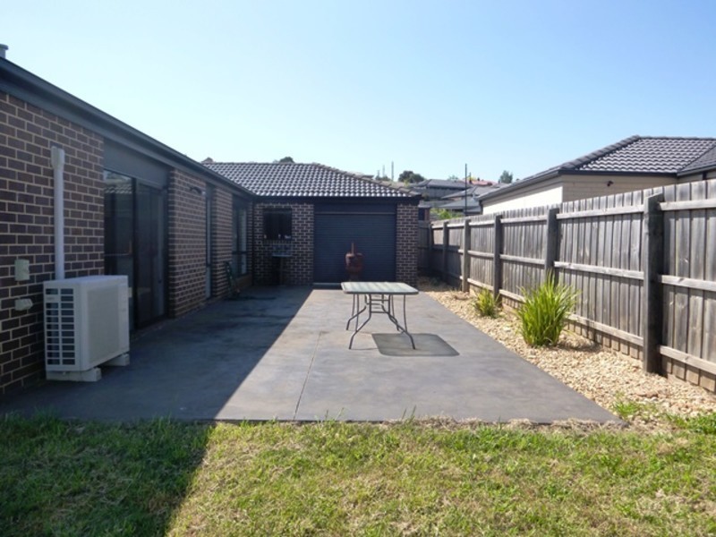 2 Wordsworth Court, Drouin VIC 3818