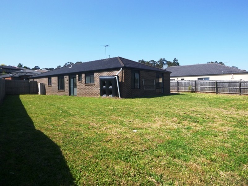 2 Wordsworth Court, Drouin VIC 3818