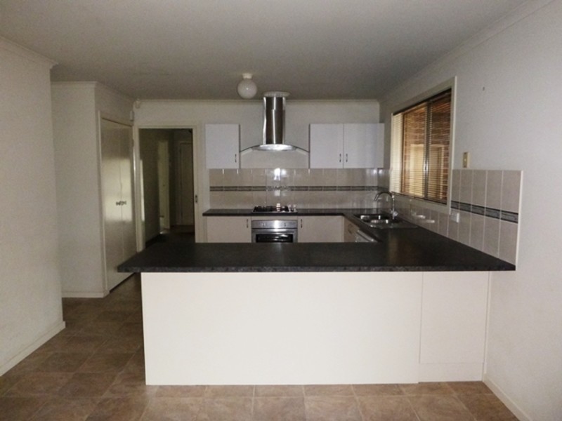 2 Harmon Drive, Drouin VIC 3818