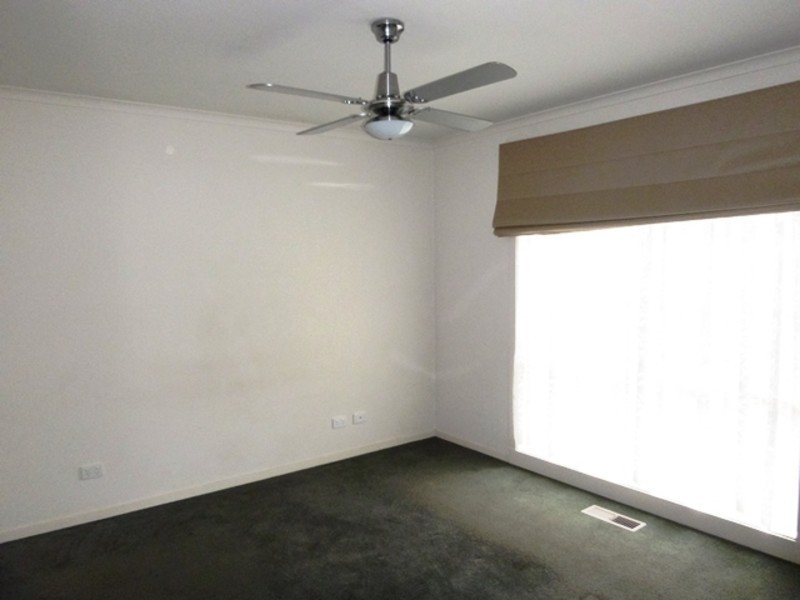 2 Harmon Drive, Drouin VIC 3818